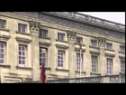 NAKED man in Buckingham palace window escapes out of window epic HD