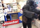 Un braqueur se fait enfermer dans un magasin / Dr Disaster